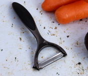 Royalford RF4644 Y-Peeler - Black