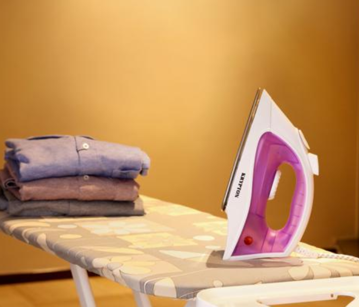 Krypton KNSI6071 1200 Watts Non-Stick Coated Steam Iron - Violet & White 5 in UAE