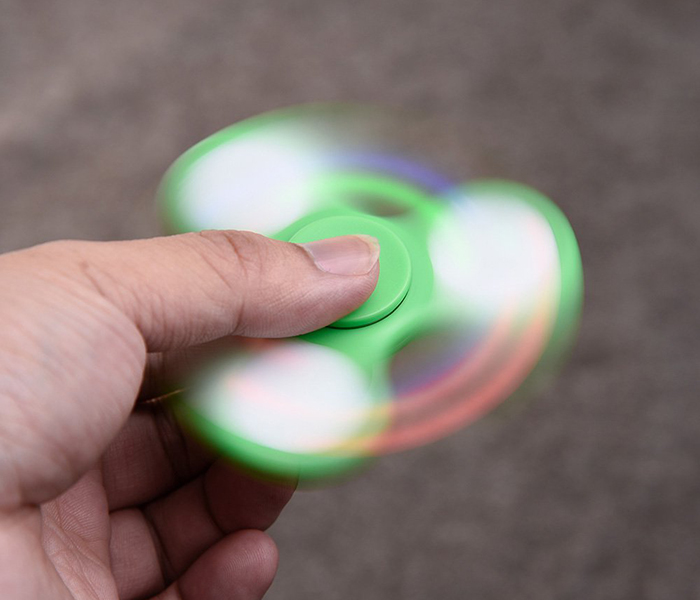 Hand Spinner with LED Light - Green - Zoom Image 2