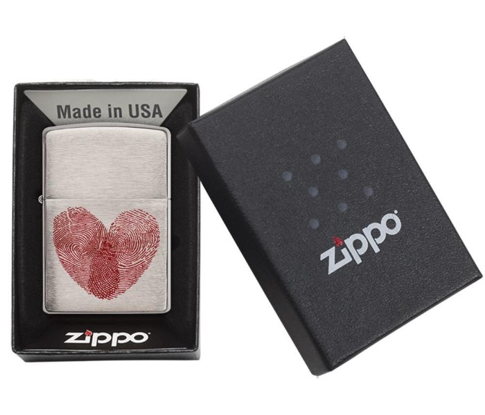 Zippo 29068 Heart Thumbprint Lighter Silver and Red - Zoom Image 4