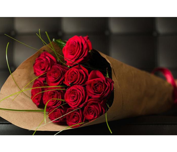 Arabian Florist 12 Pieces Red Rose Bouquet - Zoom Image