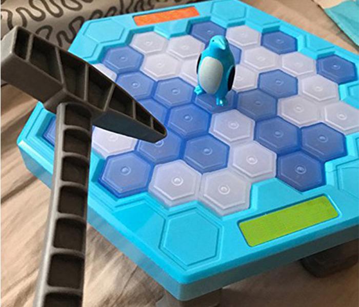 Penguin Trap Ice Breaker Kids Puzzle Table Game - Zoom Image 1