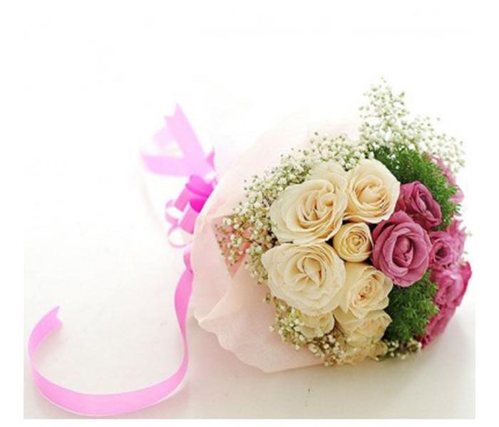 Arabian Florist 16 Stems of White & Purple Roses with Greens and Ghypsophila  - Zoom Image