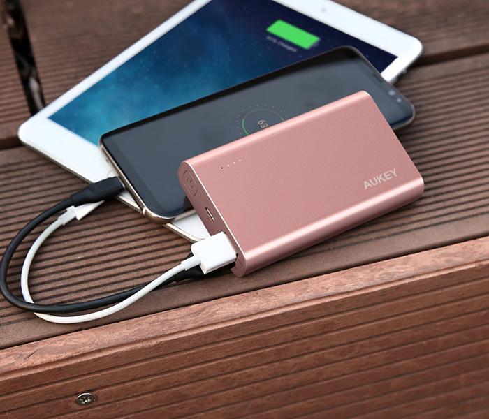 Aukey PBAT10 10050mAh QC 3.0 Dual Port Power Bank - Rose Gold - Zoom Image 3