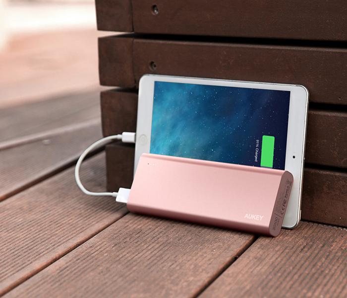 Aukey PBAT20 20100mAh QC 3.0 Dual Port Power Bank - Rose Gold - Zoom Image 3