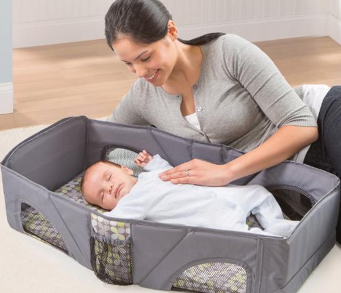 Summer Infant Travel Bed with Fun Toy Bar - Green & Grey - Zoom Image 2