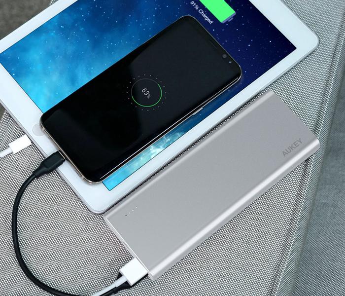 Aukey PBAT20 20100mAh QC 3.0 Dual Port Power Bank - Silver - Zoom Image 3