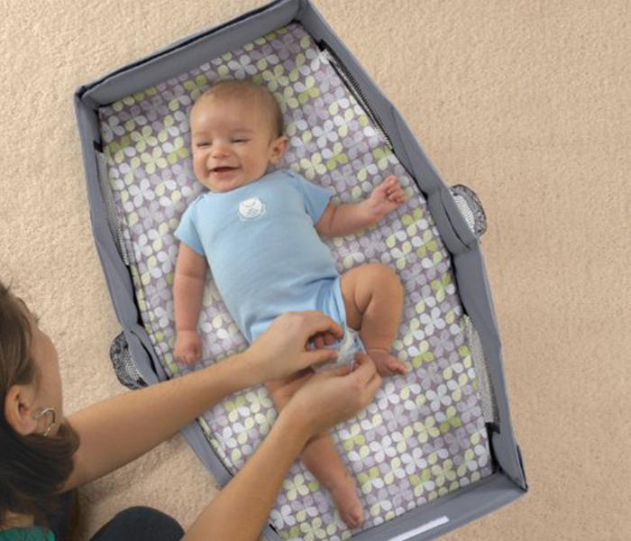 Summer Infant Travel Bed with Fun Toy Bar - Green & Grey - Zoom Image 1