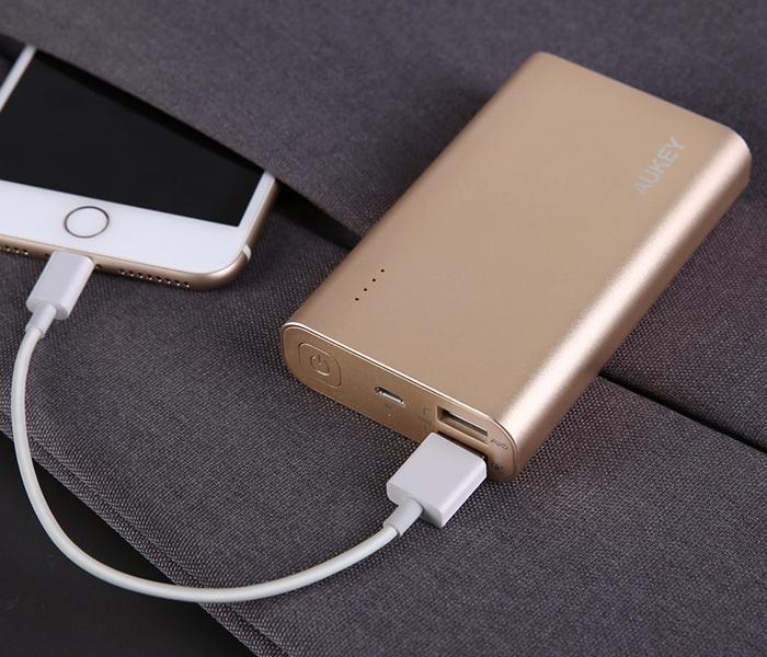 Aukey PBAT10 10050mAh QC 3.0 Dual Port Power Bank - Gold - Zoom Image 4