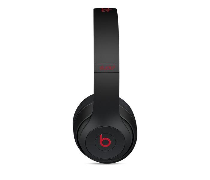 Apple MRQ82ZM/A Beats Studio3 Decade Collection Wireless Over-Ear Headphones with Microphone - Black & Red - Zoom Image 4