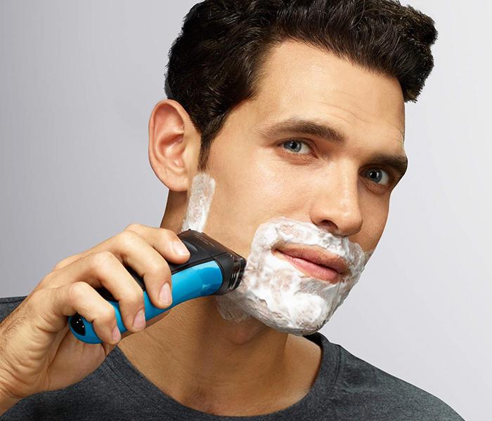 Braun Wet &amp; Dry Electric/Rechargeable Shaver for Men  - Zoom Image 4