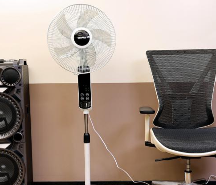 Geepas GF9613 50W Stand Fan - Black and White - Zoom Image 2