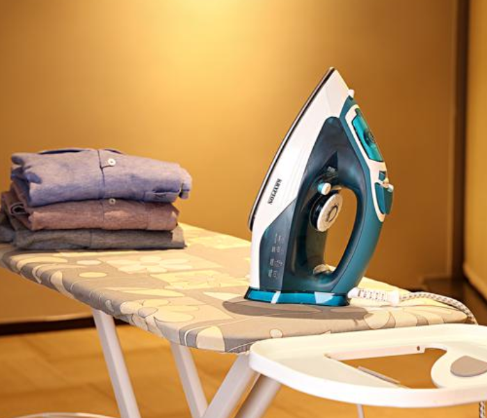 Krypton KNSI6053 200W Easy Slide Steam Iron - Zoom Image 4