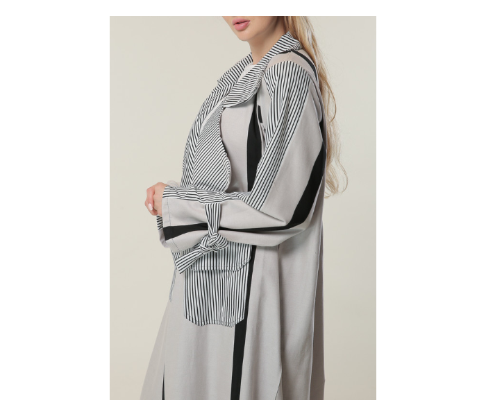 Moistreet Medium Black and White stripes Casual Abaya - Zoom Image 4