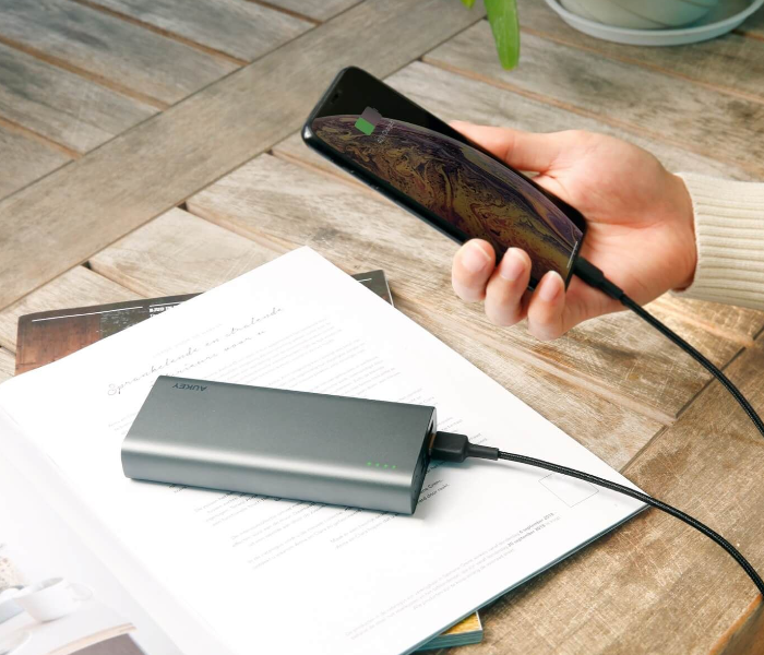 Aukey XD13G 20000mAh Aluminium USB-C Power Bank with Quick Charge 3.0 1 x USB-A to USB-C Cable - Grey - Zoom Image 3