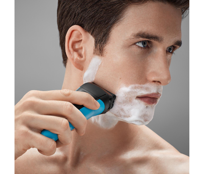 Braun 310S Wet and Dry Shaver with Protective Cap - Blue - Zoom Image 3