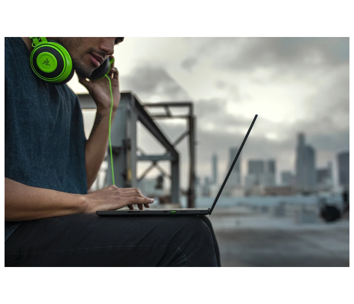 Razer Blade RZ09-03304E42-R341 16GB RAM 512GB SSD 15.6 inch Intel Core i7 8GB NVIDIA Windows 10 Home - Black in UAE