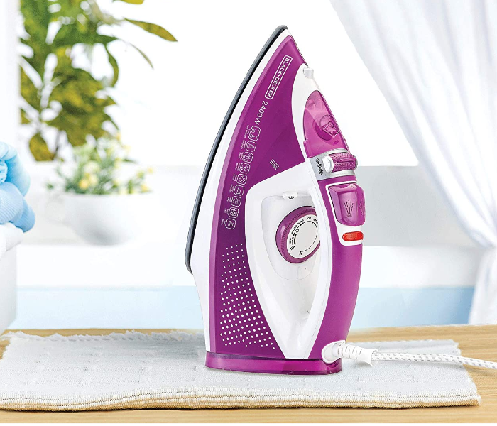 Black and Decker X2450-B5 2400W Steam Iron with Ceramic Soleplate - White and Purple - Zoom Image 4