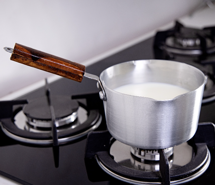 Royalford RF8992 7-inches Aluminium Milk Pan with Wooden Handle - Silver - Zoom Image 2