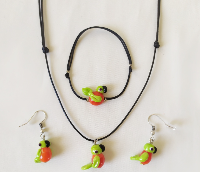 Handmade Glass Art Necklace of Parrot Jewellery Set - Red and Black - Zoom Image