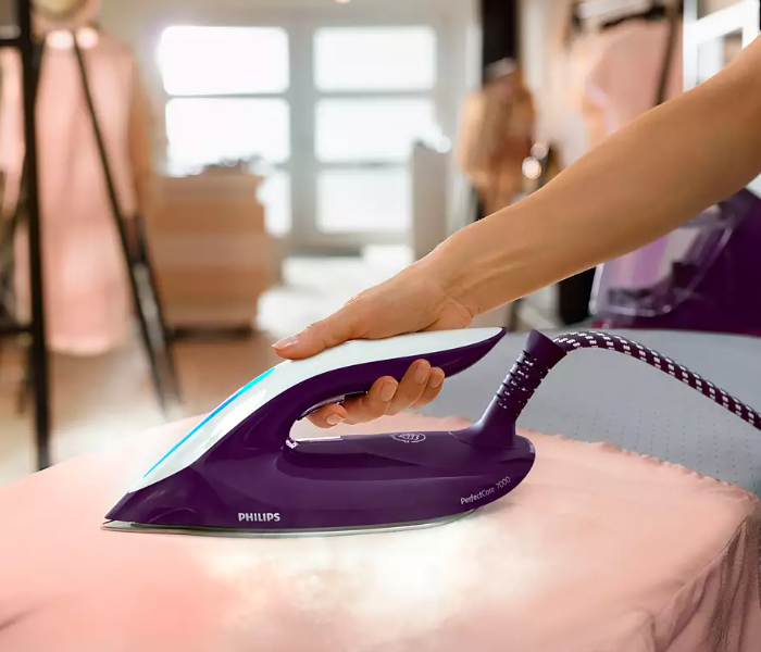 Philips PSG7028/36 2100W PerfectCare 7000 Series Steam Generator Iron - White and Purple - Zoom Image 5