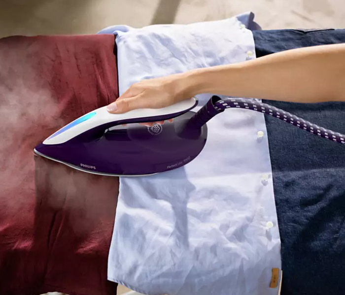 Philips PSG7028/36 2100W PerfectCare 7000 Series Steam Generator Iron - White and Purple - Zoom Image 4