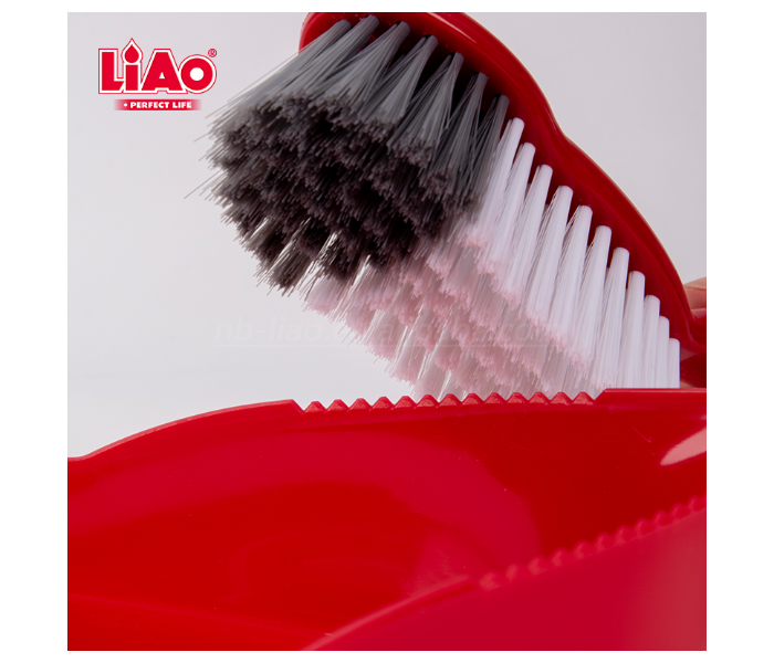 Liao 66632 Mini Cleaning Dustpan and Brush C130007 - Red - Zoom Image 3