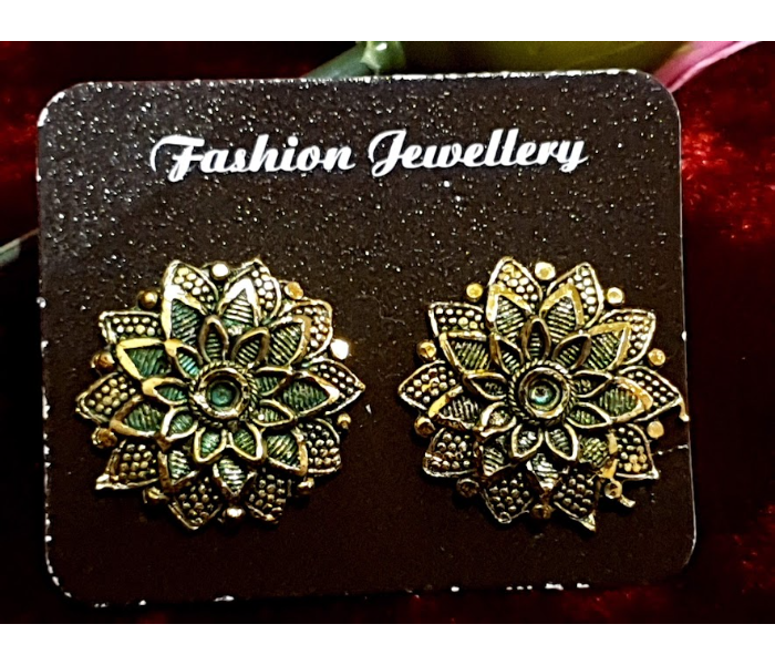 Strabella ES1-10c Elegant Floral Design Ear Stud for Women - Green and Gold - Zoom Image