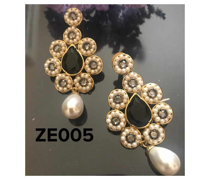 Zewarr ZE005 Light Weight Mother Pearl Earrings with Black Onyx for Women - Gold and  Black - Zoom Image