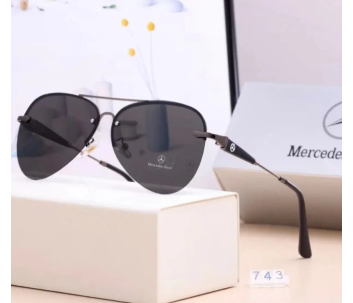 Mercedes-Benz 1122 Attractive Sunglass - Black - Zoom Image 1