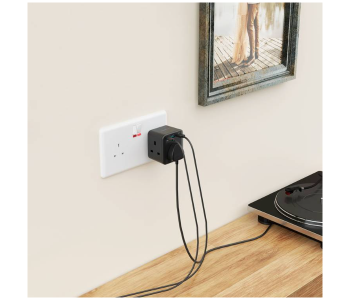 Powerology PWCUQC003 3-Outlet Wall Socket With Fast Charging USB Charger - Black - Zoom Image 3