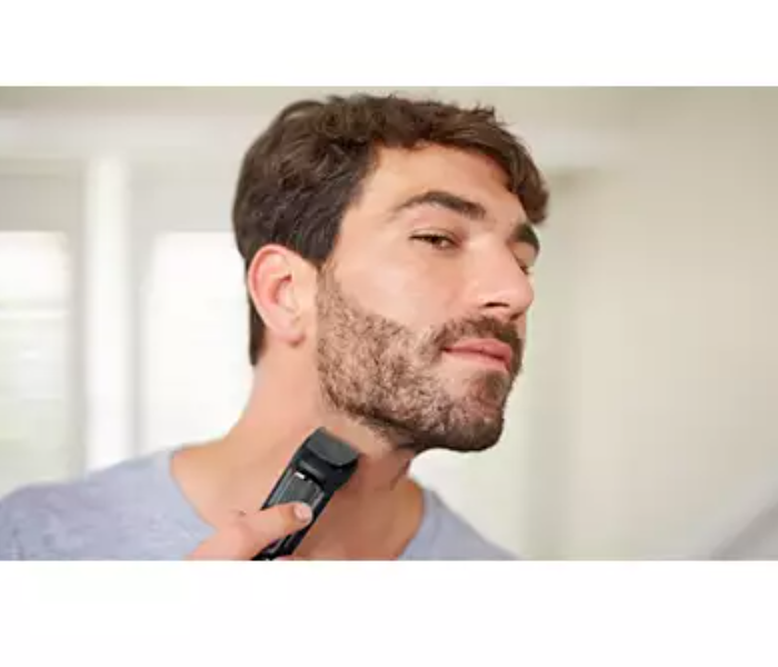 Philips MG3720/33 7-in-1 Multigroom Series 3000 Face and Hair All-in-one Trimmer - Black - Zoom Image 2