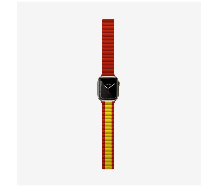 Uniq Revix Reversible Magnetic Spain Flag Model 45mm Apple Watch Strap - Red - Zoom Image 3