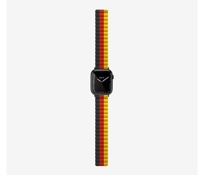 Uniq Revix Reversible Magnetic Germany Flag Model 44mm Apple Watch Strap - Black - Zoom Image 3