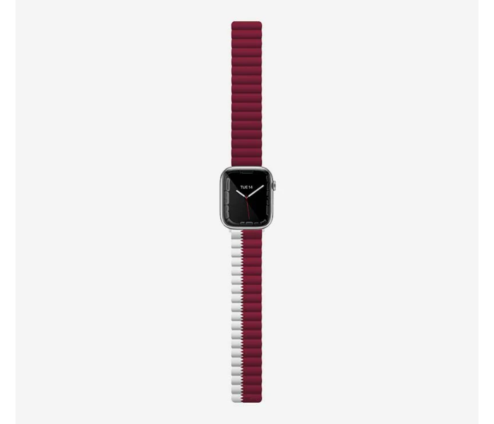 Uniq Revix Reversible Magnetic Qatar Flag Model 45mm Apple Watch Strap - Maroon - Zoom Image 3