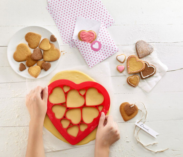 Twelve Heart-shaped Cookie Puzzle Hearts - Red - Zoom Image 5