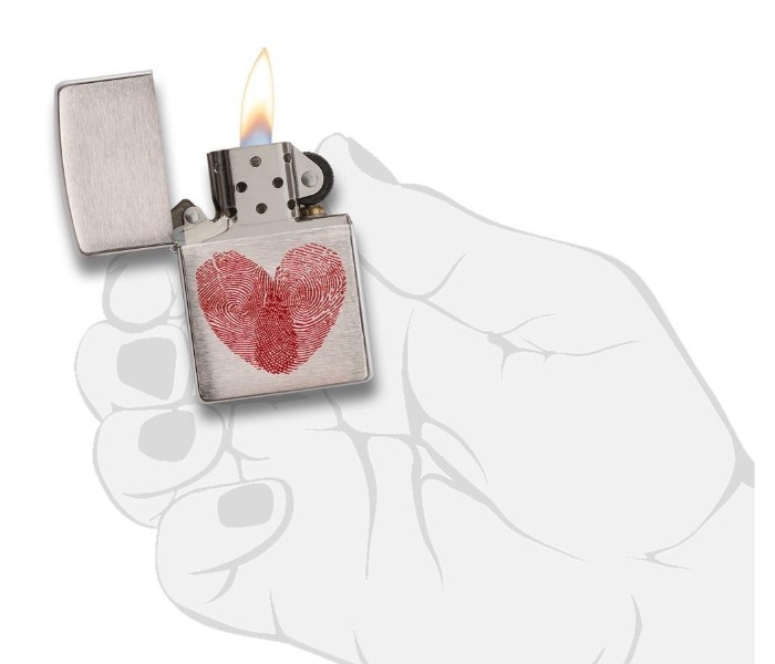 Zippo 29068 Heart Thumbprint Lighter Silver and Red - Zoom Image 3