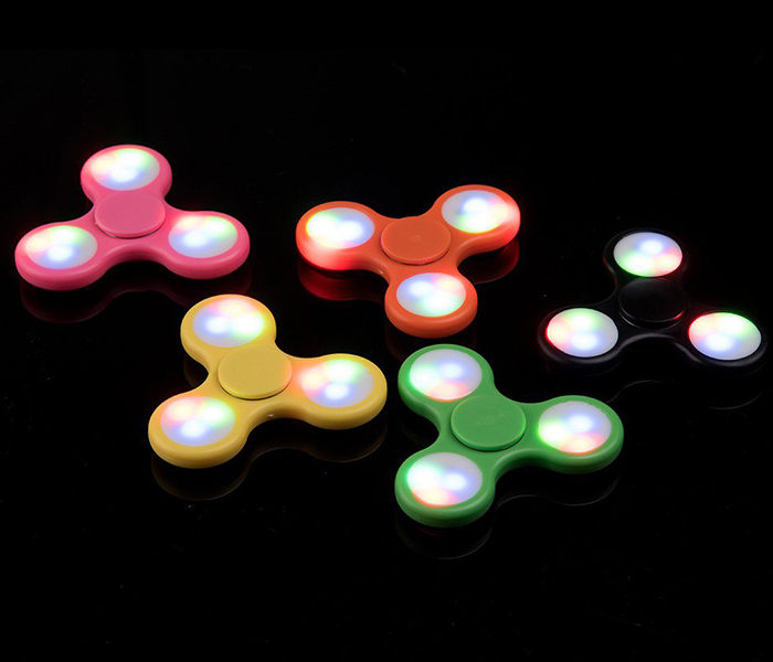 Hand Spinner with LED Light - Green - Zoom Image 3