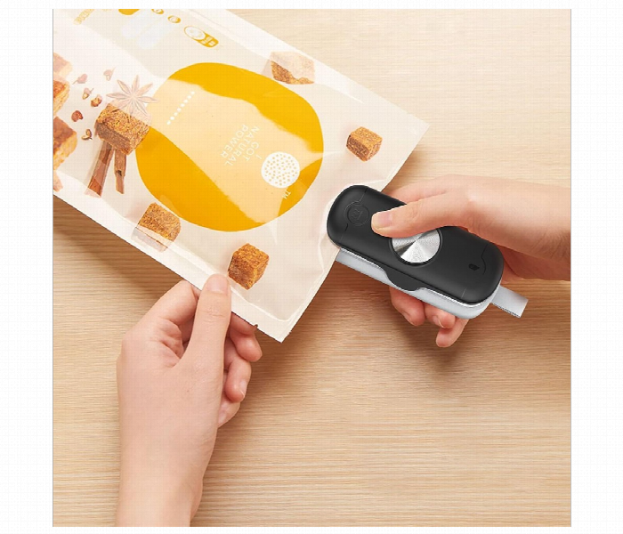 Mini Bag Food Sealer with Cutter 2 in 1 Heat Vacuum Portable Kitchen Gadget Assort color - Zoom Image 4