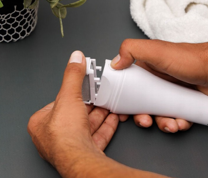 Geepas Gcl57515 Rechargeable And Fast Charging 3 In 1 Callus Remover - Zoom Image 2