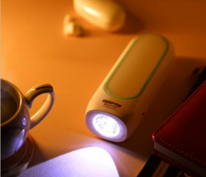 Geepas Gfl51057 Rechargeable 2 In 1 Led Flashlight With 3.5 Hours Continuous Working - Zoom Image 4