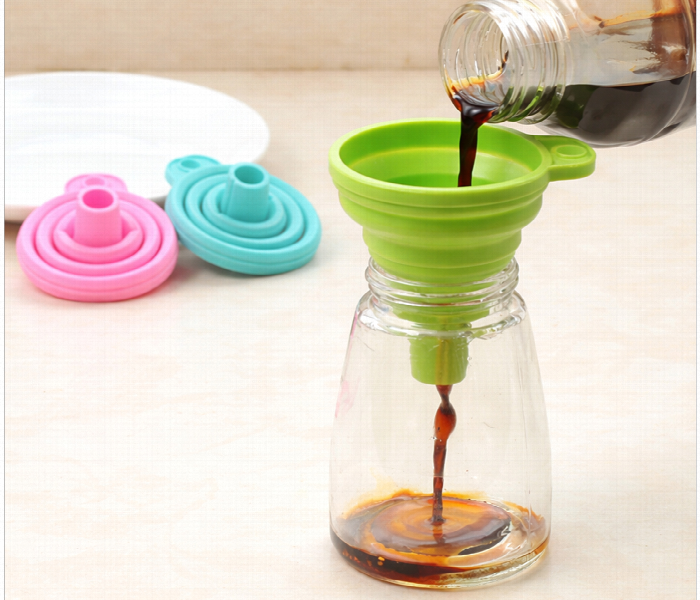 Collapsible Silicone Funnel Kitchen Liquid Transfer Tool - Zoom Image